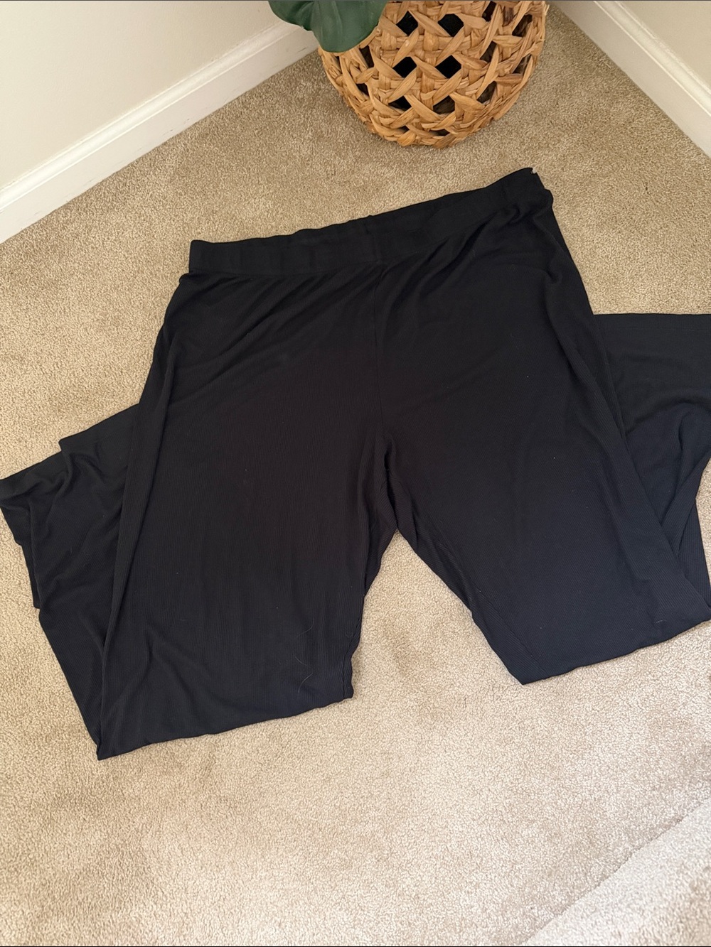 SKIMS Wide Leg Lounge Pants in Black